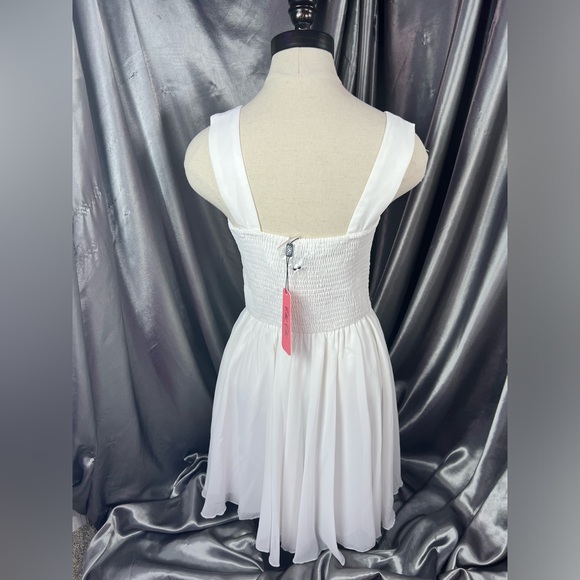 Chi Chi London Embroidered Mini Dress Women’s 6 White Chiffon Black Beaded NEW - Picture 3 of 11